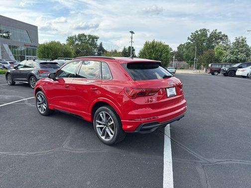 Progressive Red Metallic 2025 Audi Q3 Premium 45 TFSI S line quattro Tiptronic