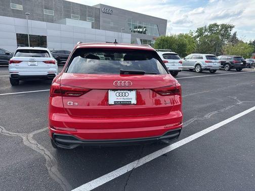 Progressive Red Metallic 2025 Audi Q3 Premium 45 TFSI S line quattro Tiptronic