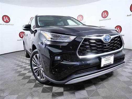 2020 Toyota Highlander Hybrid Platinum