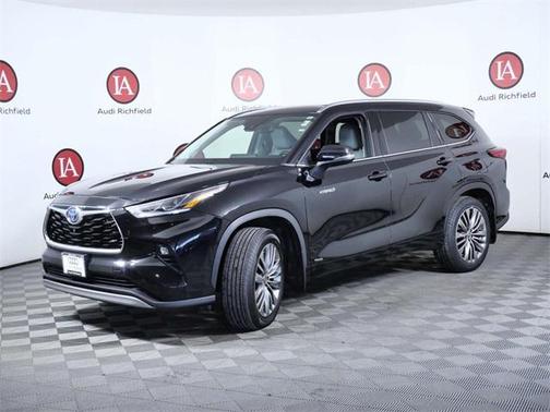 2020 Toyota Highlander Hybrid Platinum