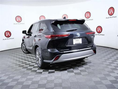 2020 Toyota Highlander Hybrid Platinum
