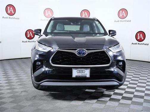 2020 Toyota Highlander Hybrid Platinum