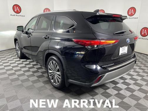 2020 Toyota Highlander Hybrid Platinum