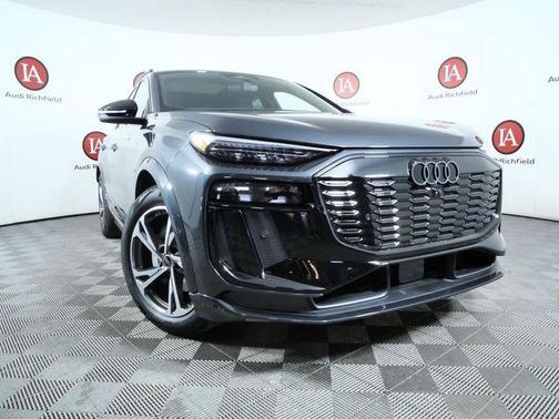 Manhattan Gray Metallic 2027 Audi Q6 e-tron Prestige