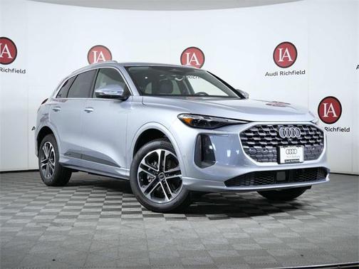 2025 Audi Q5 Premium