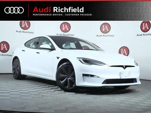 Pearl White Multi-Coat 2025 Tesla Model S Plaid