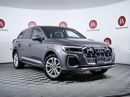 Samurai Gray Metallic 2025 Audi Q7 45 Premium