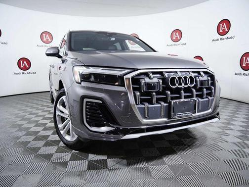 Samurai Gray Metallic 2025 Audi Q7 45 Premium