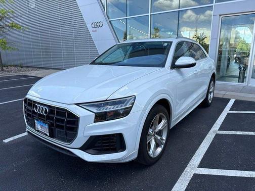 Glacier White Metallic 2023 Audi Q8 55 Premium