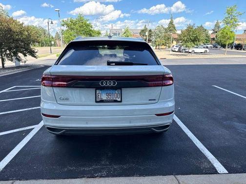 Glacier White Metallic 2023 Audi Q8 55 Premium