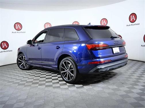 2022 Audi Q7 55 Premium Plus