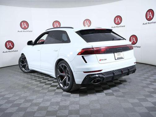 glacier white metallic 2026 Audi RS Q8 4.0T