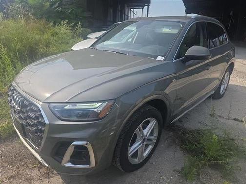Chronos Gray Metallic 2024 Audi Q5 e 55 S line Premium Plus