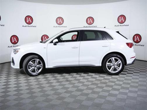 2024 Audi Q3 Premium 45 TFSI S line quattro Tiptronic