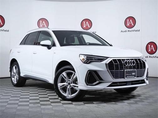 2024 Audi Q3 Premium 45 TFSI S line quattro Tiptronic