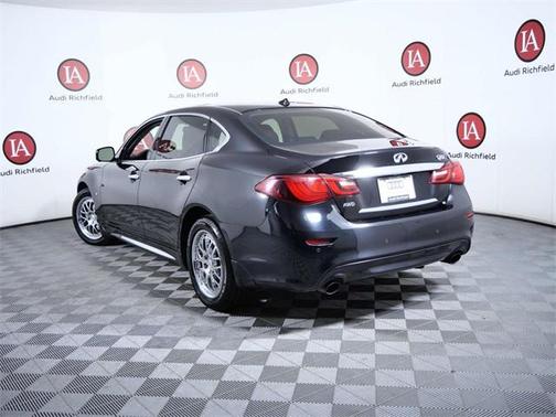 2016 INFINITI Q70L 5.6X