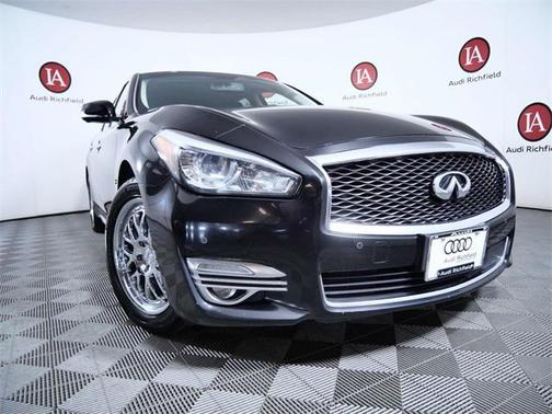 2016 INFINITI Q70L 5.6X