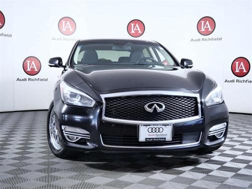 2016 INFINITI Q70L 5.6X