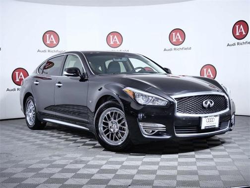 2016 INFINITI Q70L 5.6X