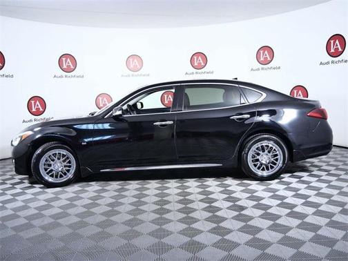 2016 INFINITI Q70L 5.6X