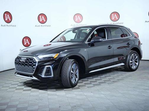 Mythos Black Metallic 2023 Audi Q5 45 S line Premium