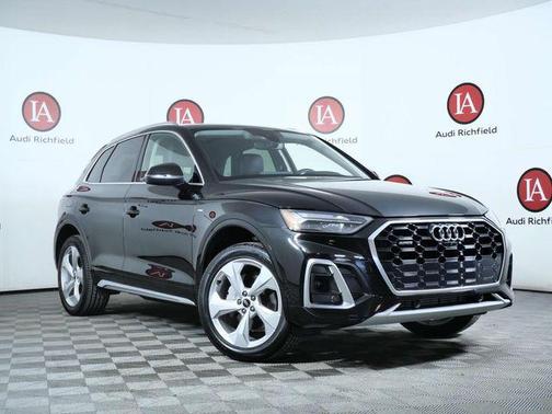 Mythos Black Metallic 2023 Audi Q5 45 S line Premium Plus