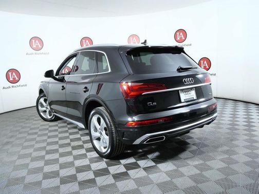 Mythos Black Metallic 2023 Audi Q5 45 S line Premium Plus