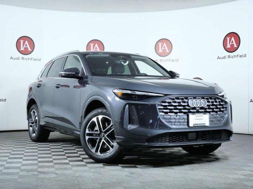 Tambora Gray Metallic 2026 Audi Q5 Premium TFSI quattro S tronic