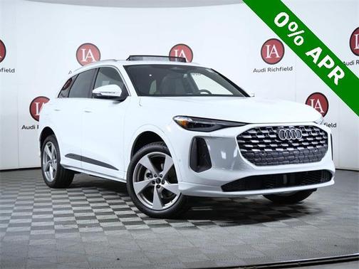 2025 Audi Q5 Premium plus