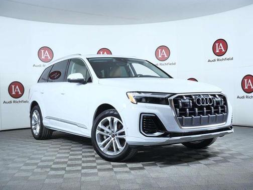 2025 Audi Q7 55 Premium Plus