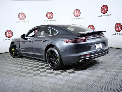 2020 Porsche Panamera E-Hybrid 4