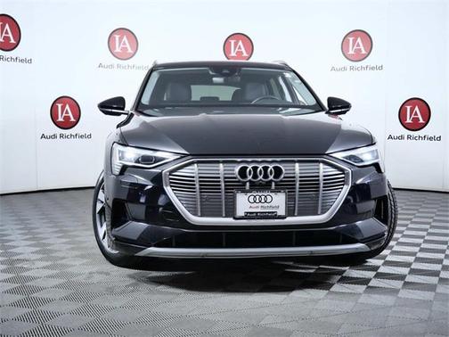 2022 Audi e-tron Premium Plus