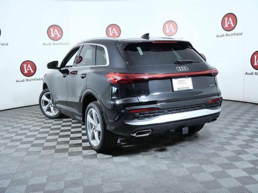 Mythos Black Metallic 2026 Audi Q5 Premium Plus TFSI quattro S tronic