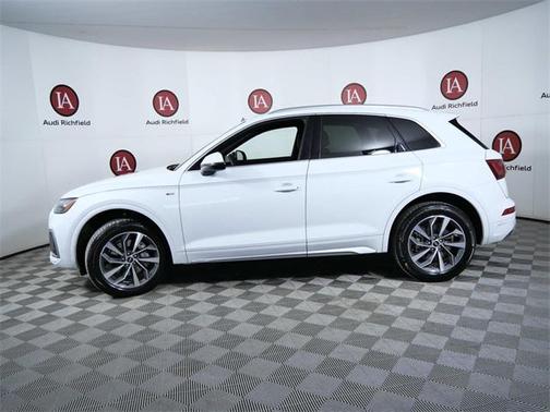 2022 Audi Q5 45 S line Premium Plus