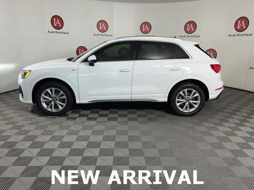 2022 Audi Q3 45 S line Premium