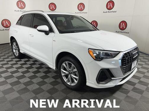 2022 Audi Q3 45 S line Premium