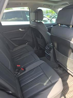 Daytona Gray Pearl Effect 2024 Audi Q5 e 55 S line Premium Plus