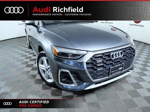 Daytona Gray Pearl Effect 2024 Audi Q5 e 55 S line Premium Plus