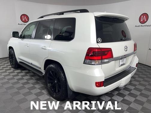 2019 Toyota Land Cruiser Base