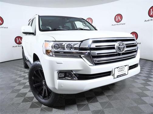 2019 Toyota Land Cruiser Base