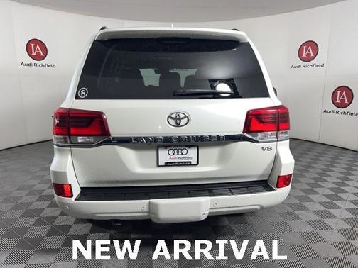 2019 Toyota Land Cruiser Base