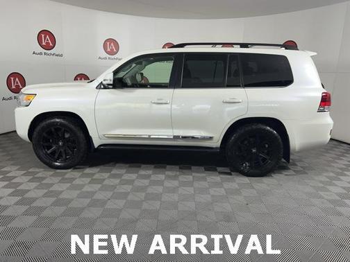 2019 Toyota Land Cruiser Base