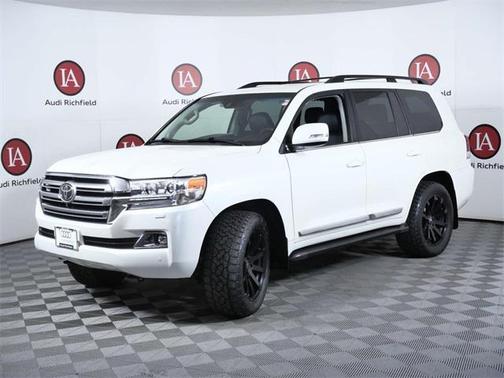 2019 Toyota Land Cruiser Base