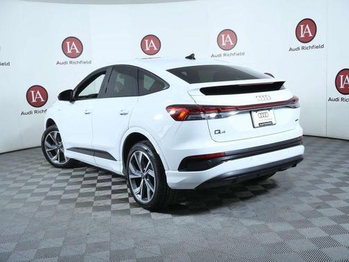 Glacier White Metallic 2023 Audi Q4 e-tron Premium 50 quattro