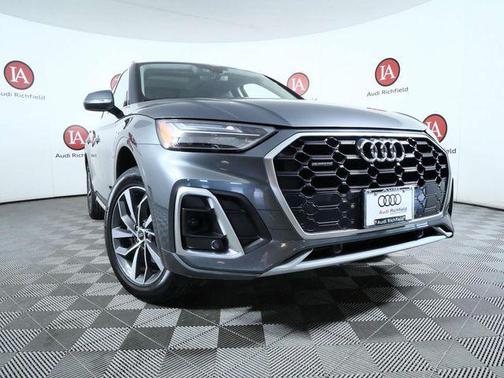 Daytona Gray Pearl Effect 2023 Audi Q5 45 S line Premium