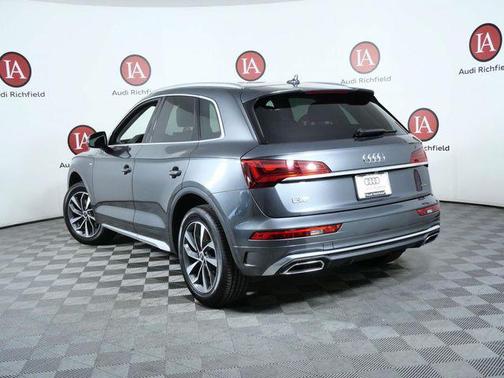 Daytona Gray Pearl Effect 2023 Audi Q5 45 S line Premium