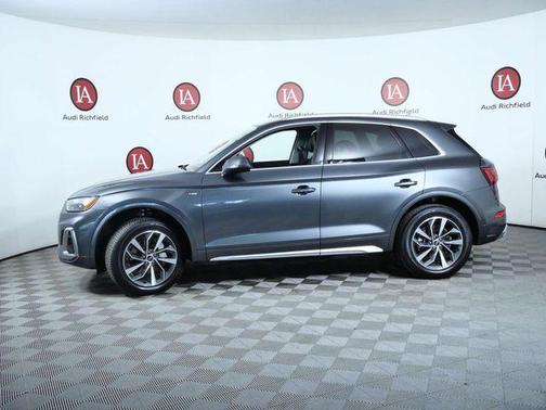 Daytona Gray Pearl Effect 2023 Audi Q5 45 S line Premium