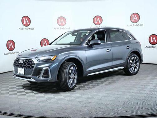 Daytona Gray Pearl Effect 2023 Audi Q5 45 S line Premium