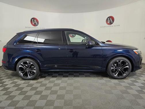 Waitomo Blue Metallic 2026 Audi Q7 55 Premium Plus