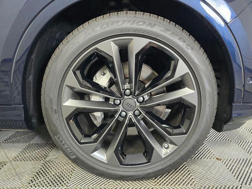 Waitomo Blue Metallic 2026 Audi Q7 55 Premium Plus